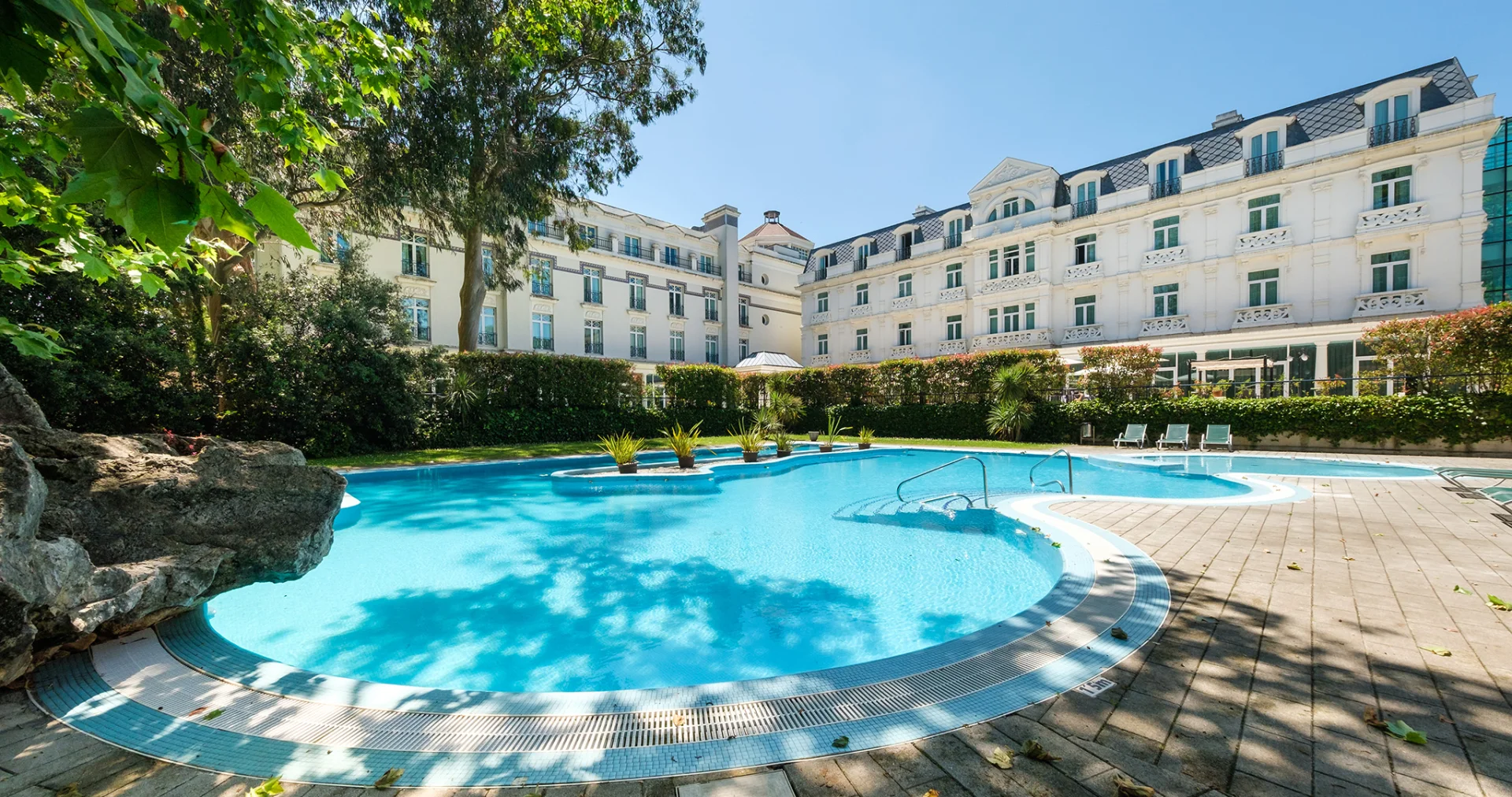 Más de 200 años de historia del Balneario de Solares recogidos en un libro