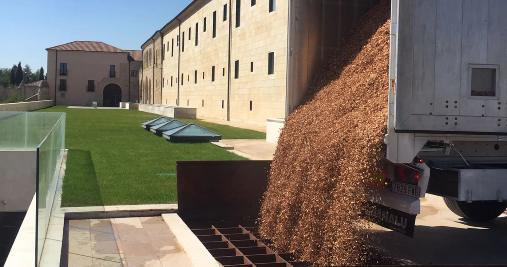 ODS 7 y 8: Defendemos una energía asequible y no contaminante y promovemos el trabajo decente y el crecimiento económico