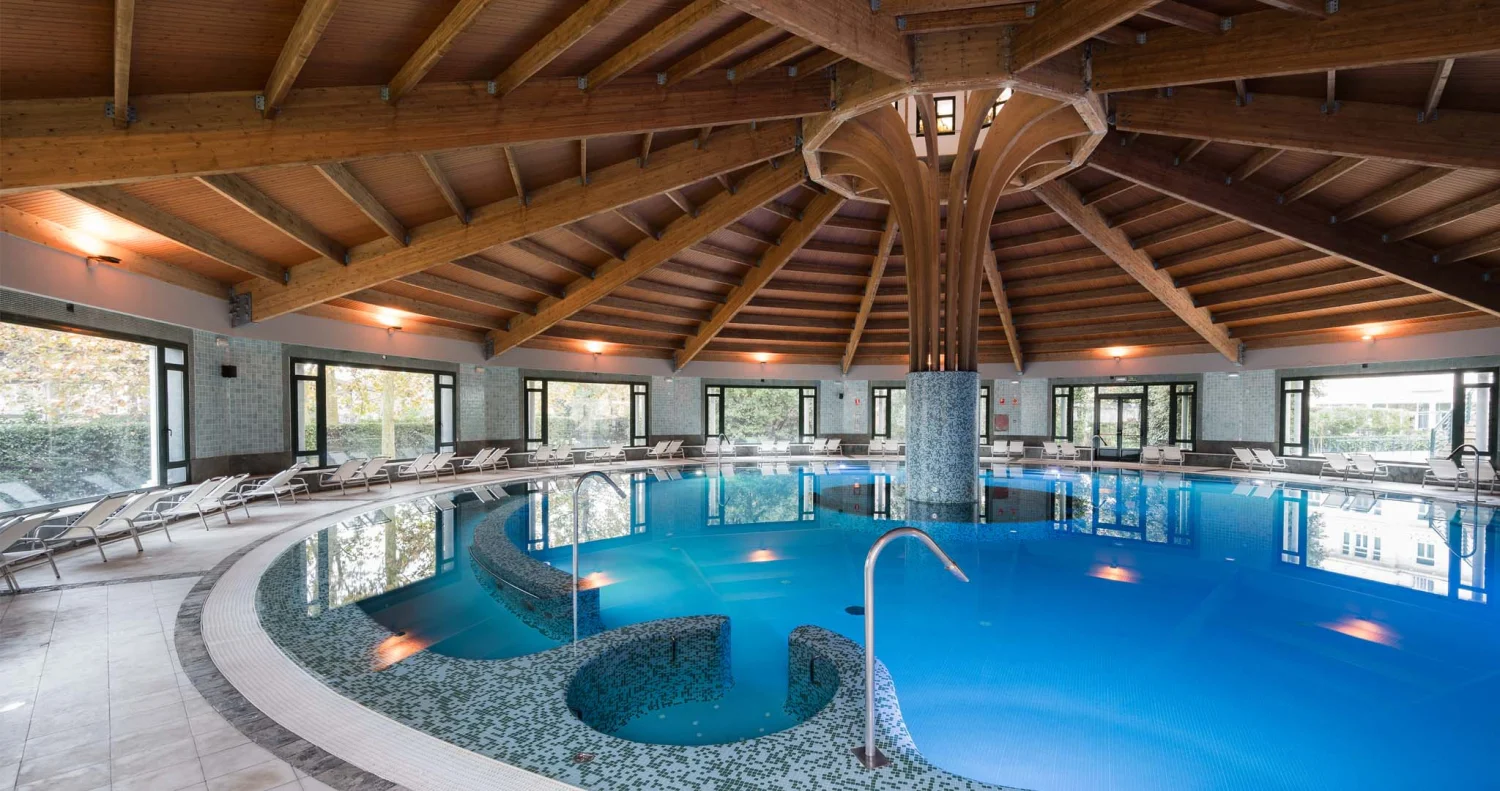 Piscina termal y Circuito de Contrastes