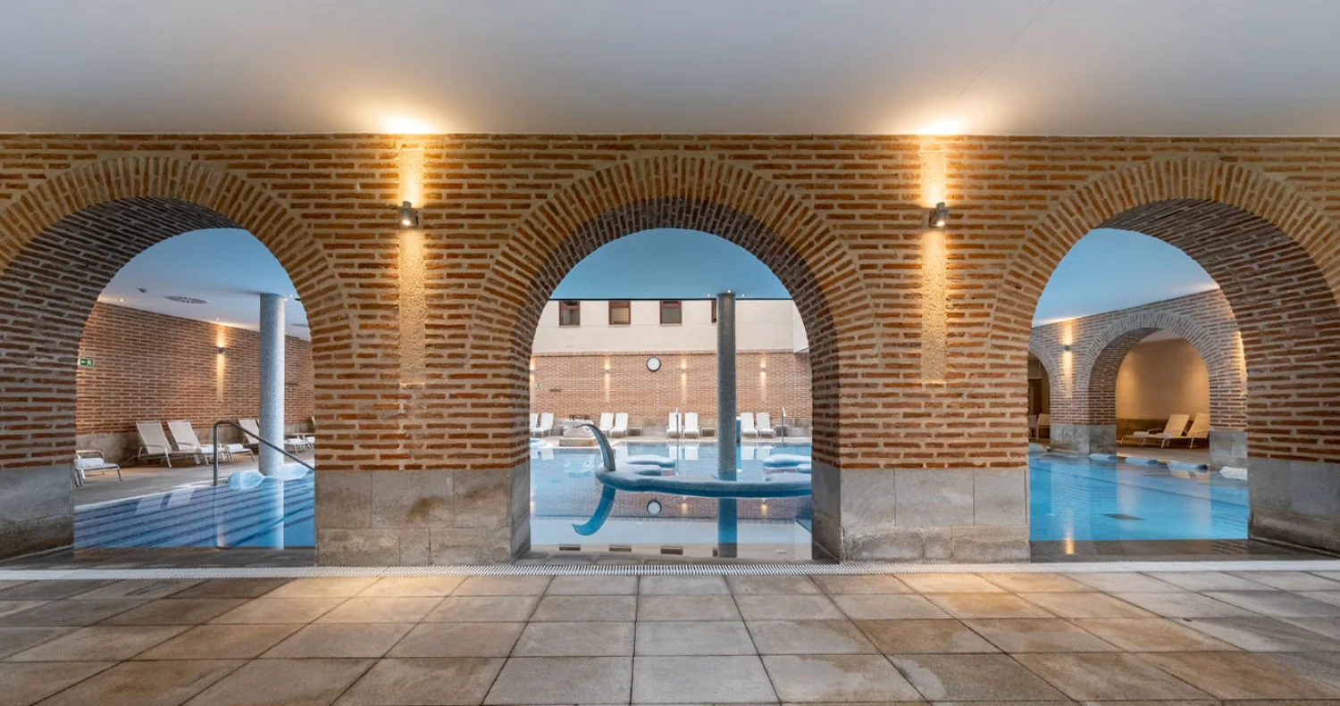 Piscina termal y circuito de contrastes